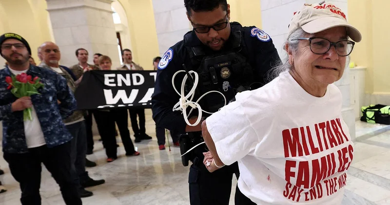 ABD de İran savaşını protesto eden gaziler gözaltına alındı
