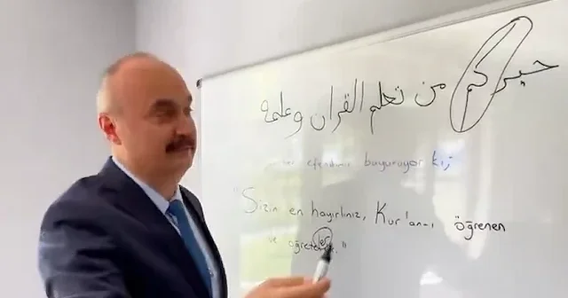 Vali Ekrem Canalp Kur an ı Kerim ve tefsir bilgisiyle takdir topladı VİDEO İZLE