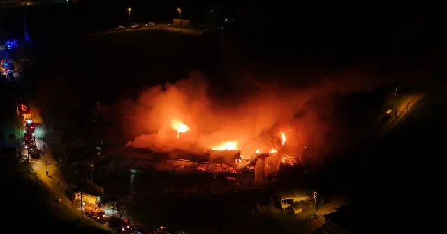 Samsun da bir depoda yangın: Müdahale sürüyor VİDEO İZLE