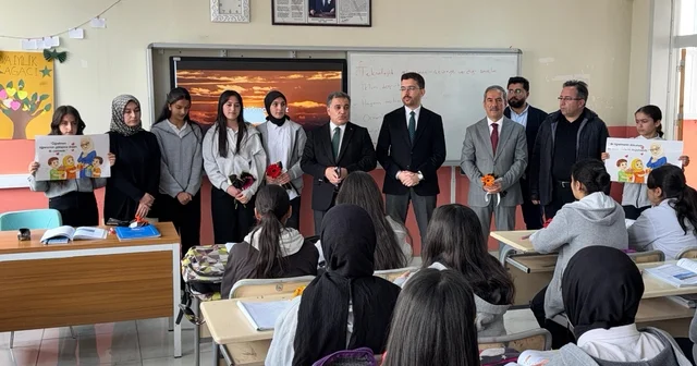 Çaldıran Müftülüğünden öğretmenlere Geçmiş Olsun çiçeği Van Haberleri