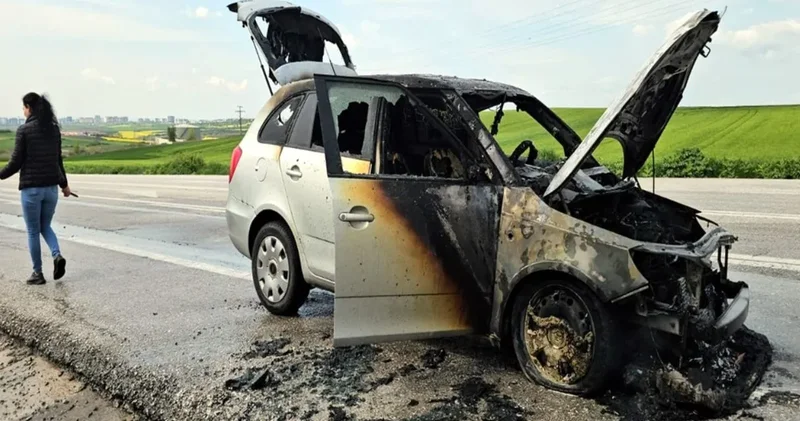 Alev alev yanan otomobil demir yığınına döndü!