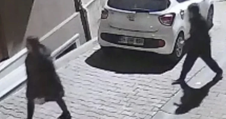 Gece yarısı kapı önünde kabus: İstanbul da evine giren genç kadını taciz etti, kendini böyle savundu
