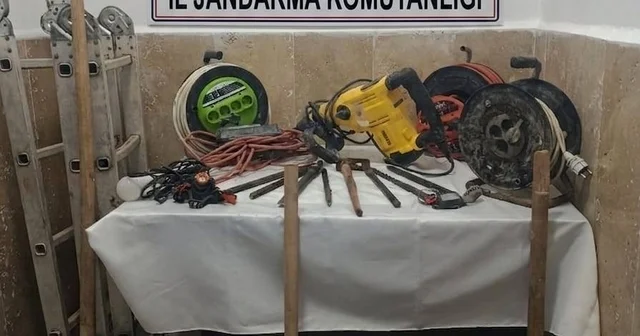 Kırşehir de izinsiz kazı yapan 5 zanlı suçüstü yakalandı Kırşehir Haberleri