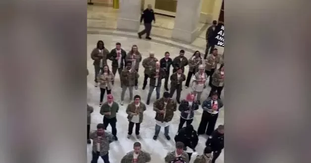 ABD kongresinde hareketli dakikalar: Savaş karşıtı gazilere gözaltı