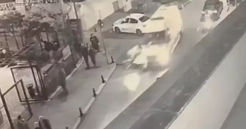 Fatih te motosikletlinin öldüğü kazanın yeni görüntüleri ortaya çıktı; ambulans şoförü tutukladı