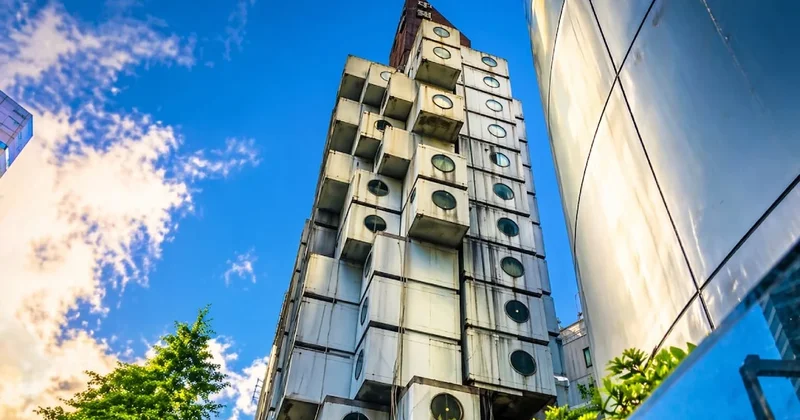 Yüzlerce kapsülü üst üste koyup bina yaptılar Sözcü Gazetesi