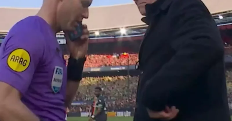 Finalde görülmemiş anlar! Hakem saha kenarında telefonla konuştu: Espiriler havada uçuştu