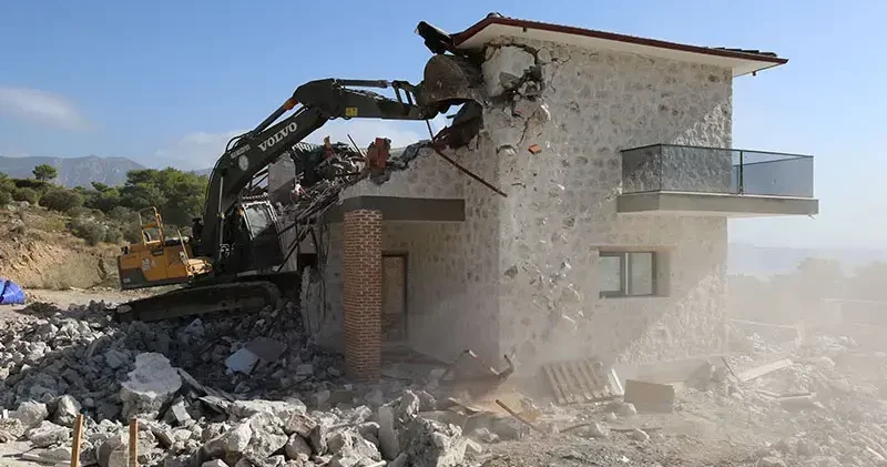 Kaş ta 5 bin 112 kaçak yapının yıkımı için 10 uncu ihale