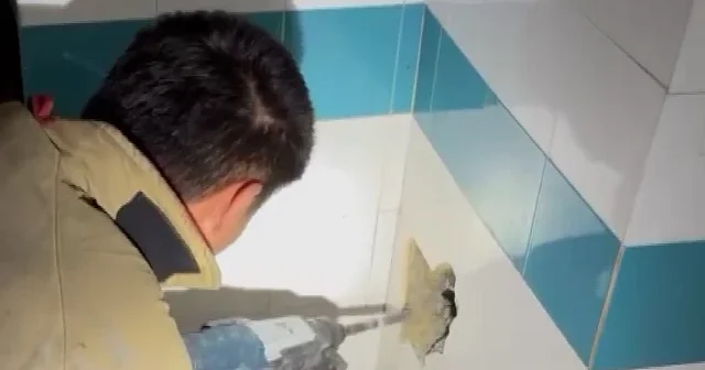 Bacadan düşen yavru kediyi duvarı delerek kurtardılar VİDEO İZLE