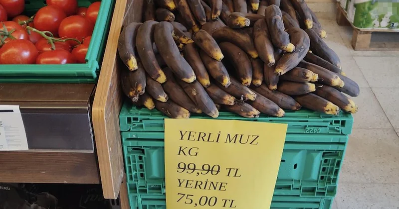 Zincir markette satılan muzların görüntüsü müşterileri hayrete düşürdü