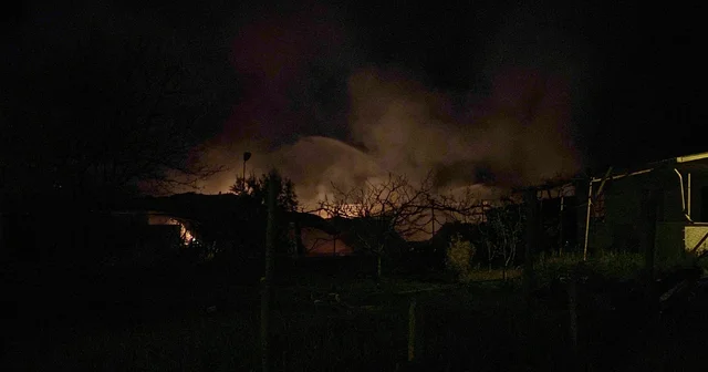 Samsun da paletlerin olduğu meyve deposunda yangın (2) Samsun Haberleri