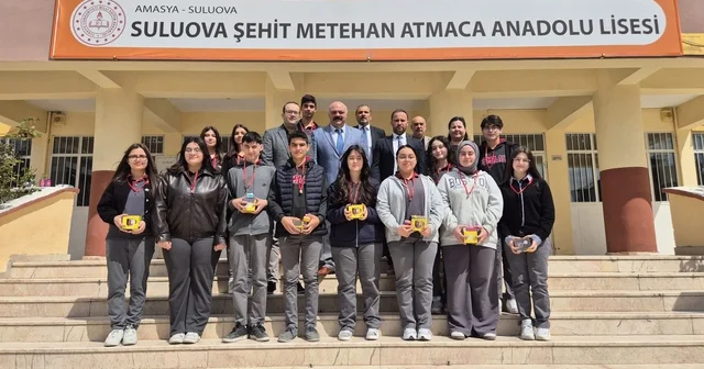 Eski milli güreşçi Mahmut Demir başarılı öğrencileri ödüllendirdi Amasya Haberleri