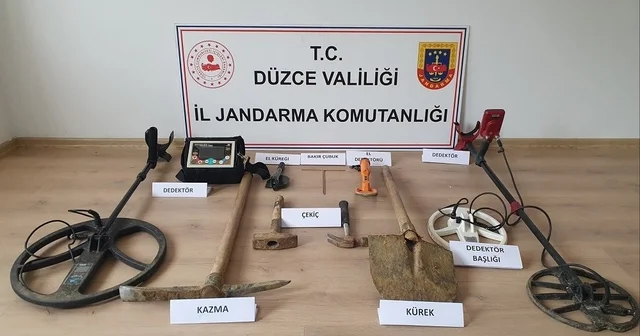 Kaçak kazı yaparken jandarmaya suçüstü yakalandılar Düzce Haberleri