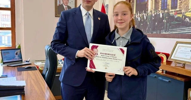 Hisarcık Kaymakamı Erkan Atam dan başarılı öğrenciye ödül Kütahya Haberleri