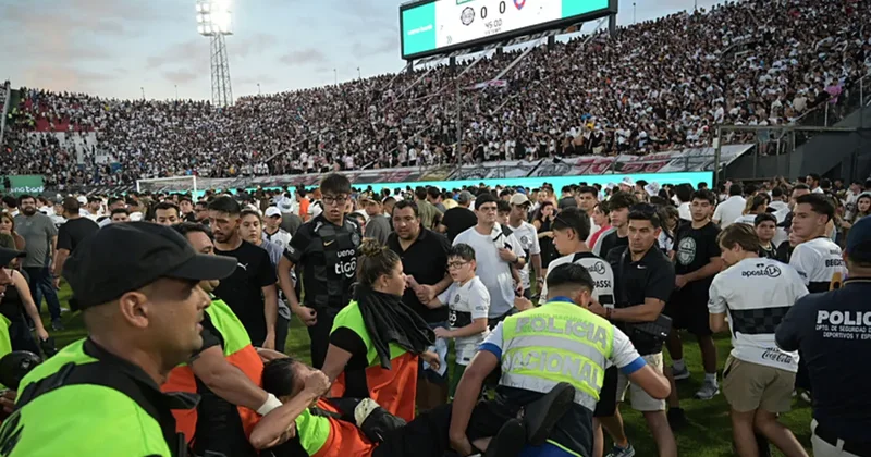 Paraguay’da olaylı derbi yarıda kaldı! 100’den fazla gözaltı