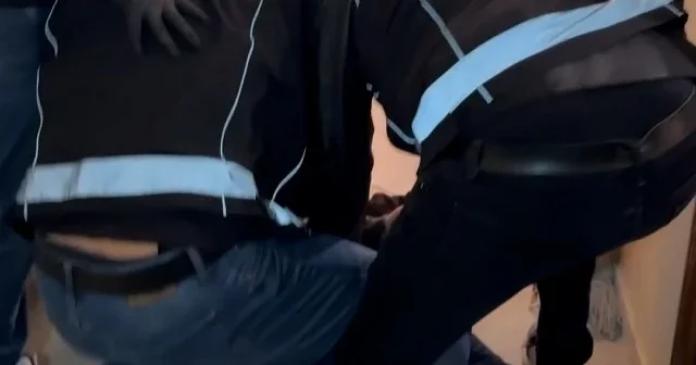 Aksaray da zehir tacirlerine baskın anı kamerada VİDEO İZLE