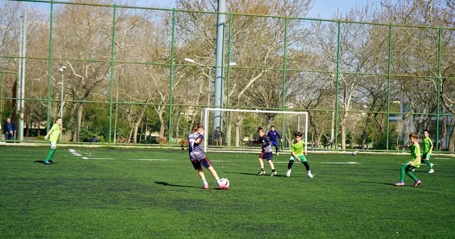 Geleceğin yıldızları Şehitkamil de sahne aldı Şehitkamil den 23 Nisan a yakışan turnuva Gaziantep Haberleri