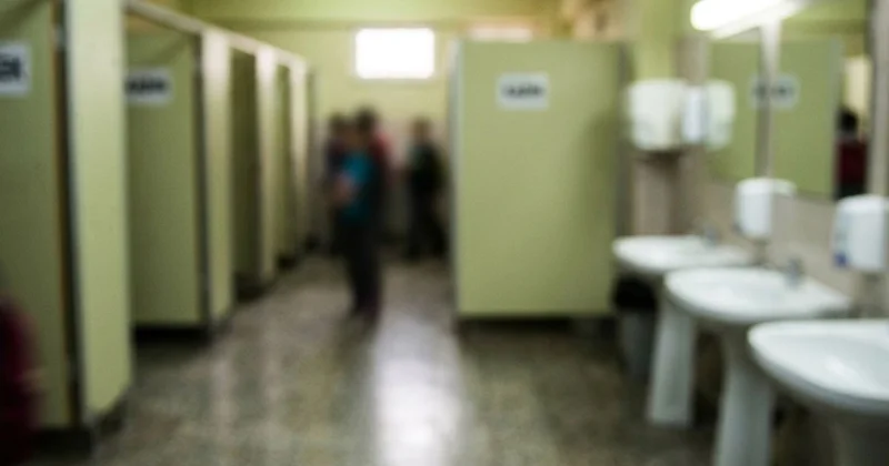 Okul Tuvaletinde Tabanca ve Tehdit Notu Bulundu