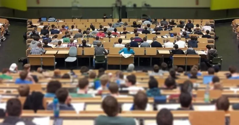 Üniversitelerde devam zorunluluğu kaldırıldı mı? 2026 güncel YÖK kararı