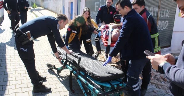 Aydın da balkon çöktü: 2 yaralı 5 metre yükseklikten beton zemine düştüler Aydın Haberleri