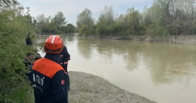 Sakarya Nehri ne düşen çocuk için arama çalışması başlatıldı Sakarya Haberleri