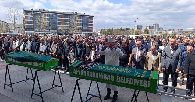 Üst kat komşularının katlettiği çift toprağa verildi Afyonkarahisar Haberleri