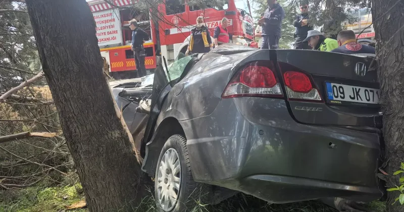 Balıkesir de feci kaza! Devrilen otomobilin sürücüsü hayatını kaybetti