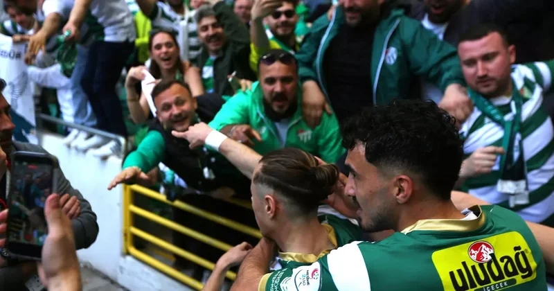 1. Lig tarihinde görülmemiş rekor! Bursaspor taraftarı Süper Lig için gemileri yaktı