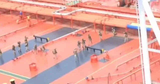 ABD İran petrolü yüklü gemiye baskın düzenledi VİDEO İZLE