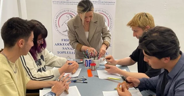 Kütahya Dumlupınar Üniversitesi nde Arkeolojik Çizim Teknikleri Atölyesi düzenlendi Kütahya Haberleri