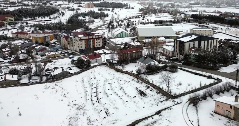 Kars ta lapa lapa kar yağıyor: Şehir yeniden beyaza büründü