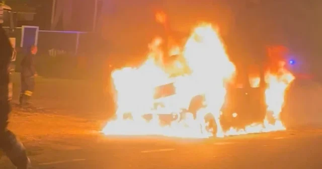 Tekirdağ da korkutan yangın: Seyir halindeki araç alev topuna döndü VİDEO İZLE