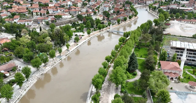 Tokat ta taşkın riskine karşı dev kayalarla 9 kilometrelik set çekildi Tokat Haberleri
