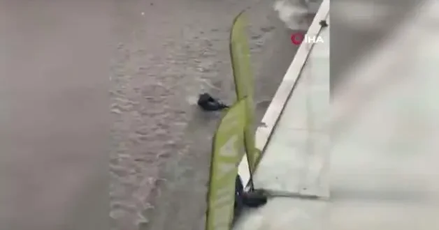 Ankara yı sel vurdu, vatandaşlar suda sürüklendi! O anlar kamerada...