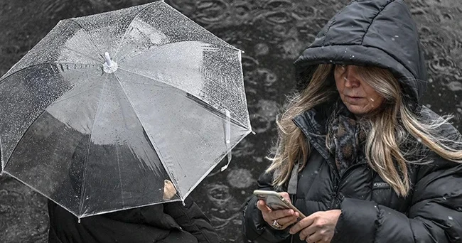 Meteoroloji saat verdi: Çok kuvvetli sağanak geliyor! Bölge bölge alarm: Yağış, sel ve rüzgar...