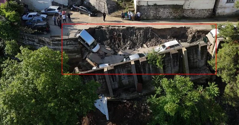 Hatay’da aşırı yağış yol çökmesi: 5 araç hasarlı
