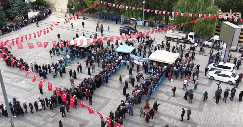 Ücretsiz olduğunu duyanlar sıraya koştu: 500.000 adet dağıtıldı Sözcü Gazetesi