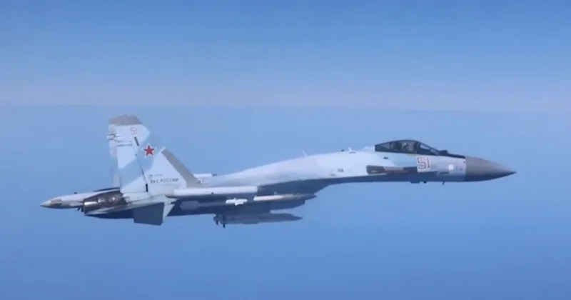 Havada korku dolu anlar: Rus uçağı İngiliz uçağına 6 metre yaklaştı, sistemleri kilitledi Sözcü Gazetesi
