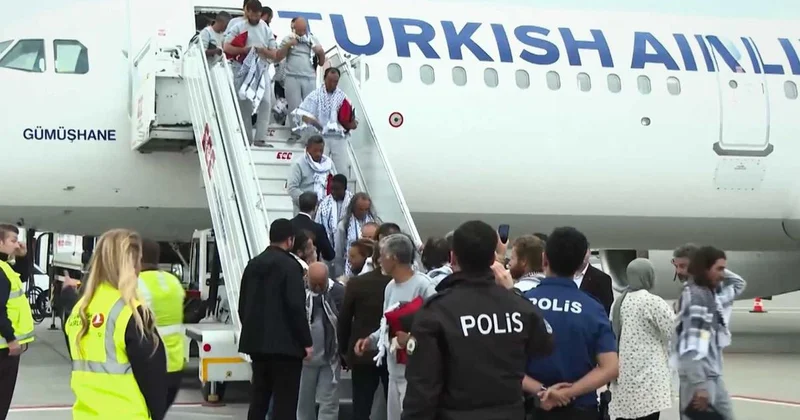 Gazze’ye umut taşırken İsrail in alıkoyduğu Sumud filosu aktivistleri İstanbul’da