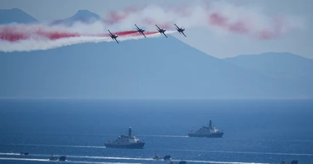 Türk Yıldızları ve HÜRJET EFES 2026 Tatbikatı kapsamında gösteri uçuşu yaptı VİDEO İZLE