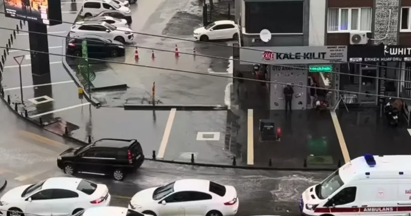 Gaziantep’te kilitlenen trafiği otobüs şoförü açtı