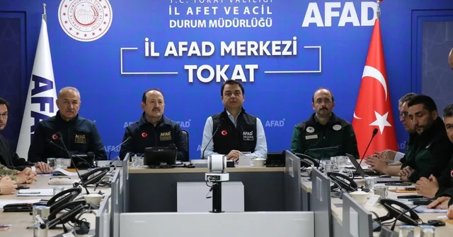 Tokat ta 15 bin kişi güvenli alanlara tahliye edildi AFAD Başkanı Ali Hamza Pehlivan: Bütün afetlerde olduğu gibi burada sadece müdahale değil, müdahale çalışmalarıyla risk azaltma çalışmaları eşgüdüm içerisinde gerçekleştirildi Tokat Haberleri