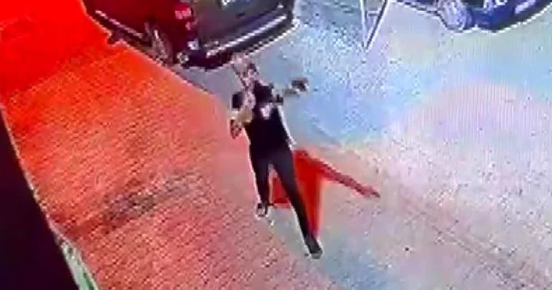 Silahı ateş almayınca panikledi, sonra yeniden ateş açtı... O anlar kamerada