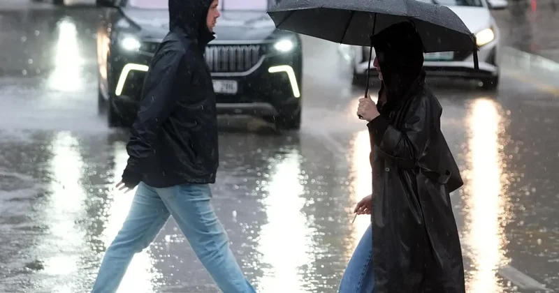Türkiye yi sağanak vuracak! Meteoroloji saat verdi: 15 ilde durum kritik