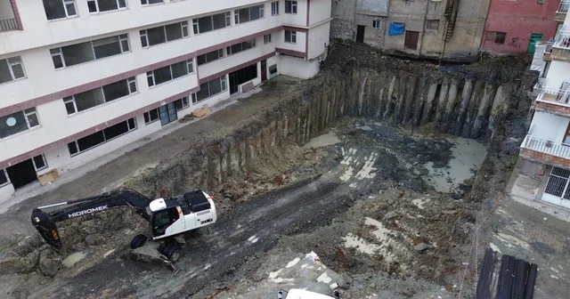Temel kazısında meydana gelen zemin kayması nedeniyle 6 bina tedbir amaçlı boşaltıldı Hakkari Haberleri