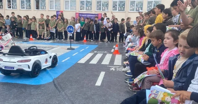 Kırklareli nde öğrenciler jandarmanın mobil trafik eğitim aracında bilgilendirildi Kırklareli Haberleri