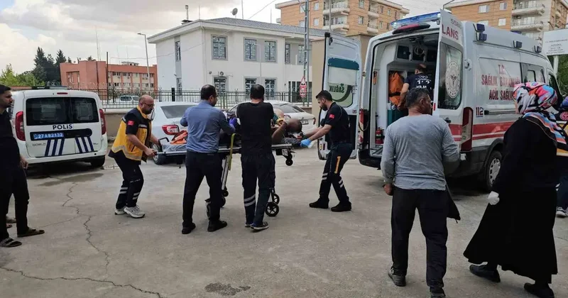 Çalışma yaparken elektrik direğinden düşen işçi yaralandı