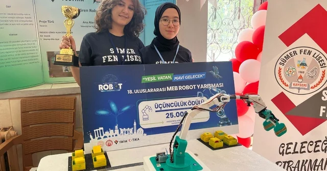Geri dönüştürülmüş malzemeler ve 3D yazıcı ile geliştirdikleri robot projesiyle 3 üncü oldular Kayseri Haberleri