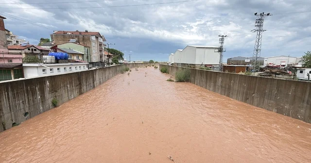 Bartın da yağmur sonrası denizin rengi değişti Bartın Haberleri