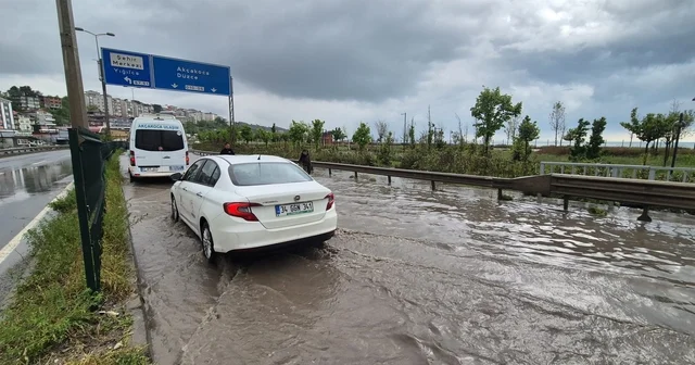 Zonguldak İstanbul kara yolu su ile doldu, araç kuyrukları oluştu Zonguldak Haberleri